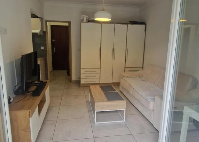 Апартаменти Menton, Appartement/jardin, Proche Et Centre Мантон